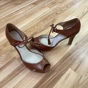 Brooks Brothers Women’s Brown Leather Heels Tassel Loafer Style Size 8.5 EUC